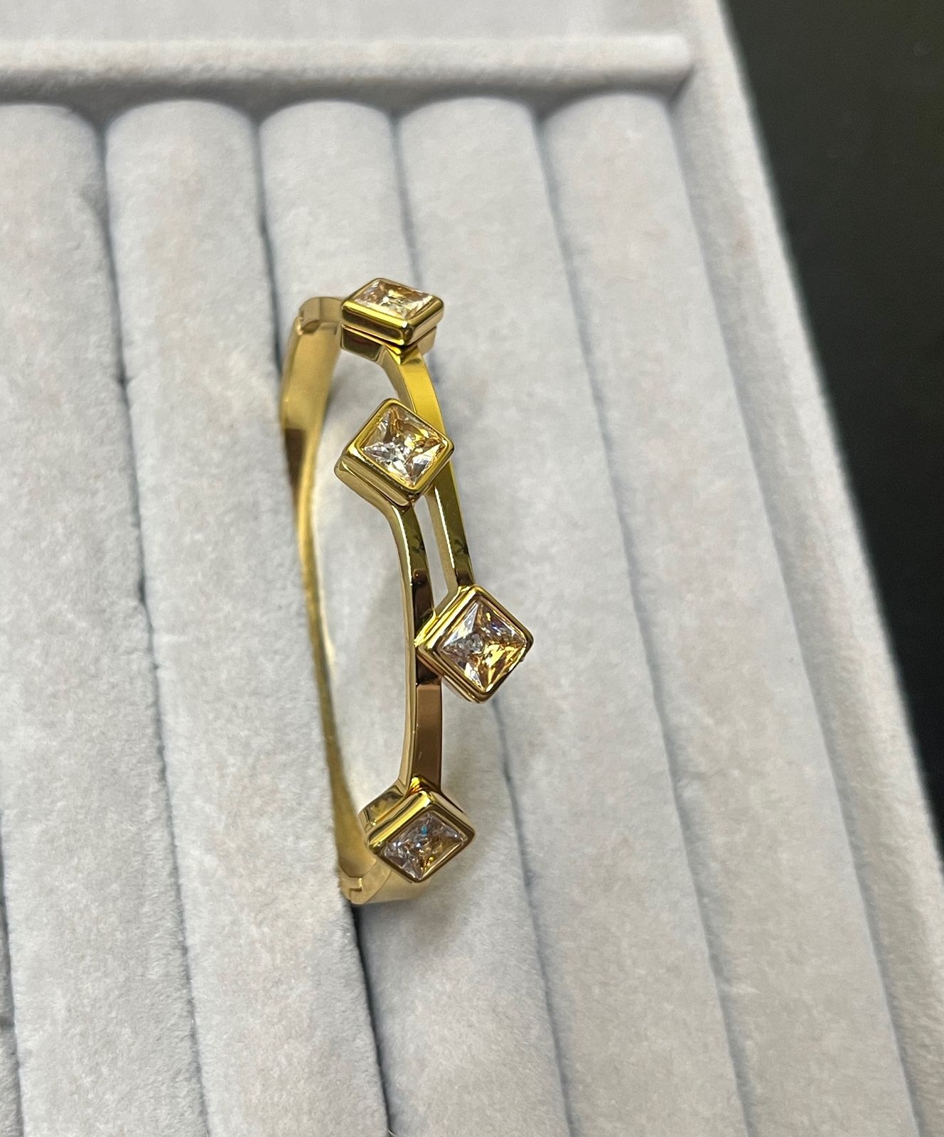 Regal Prism Kada (white) (SMALL SIZE)