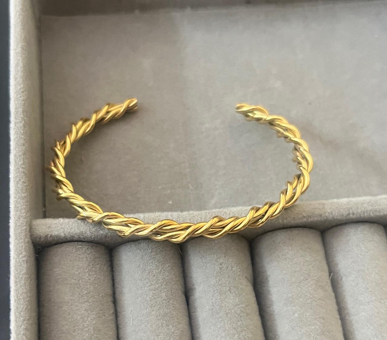 Aurelia Twist Gold Cuff