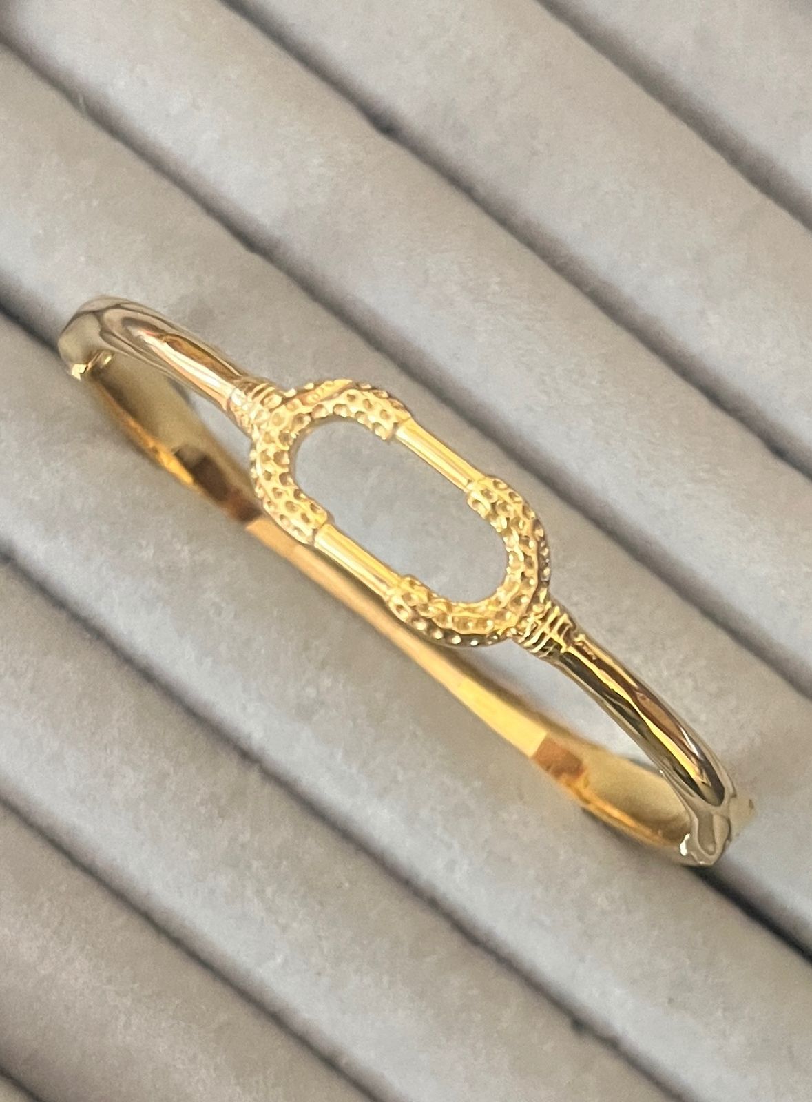 Aurelia Oval Signature Kada