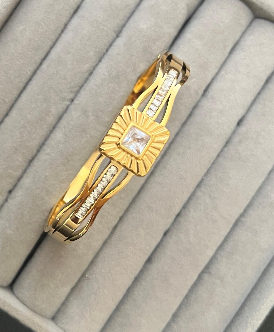 Regal Prism Statement Kada