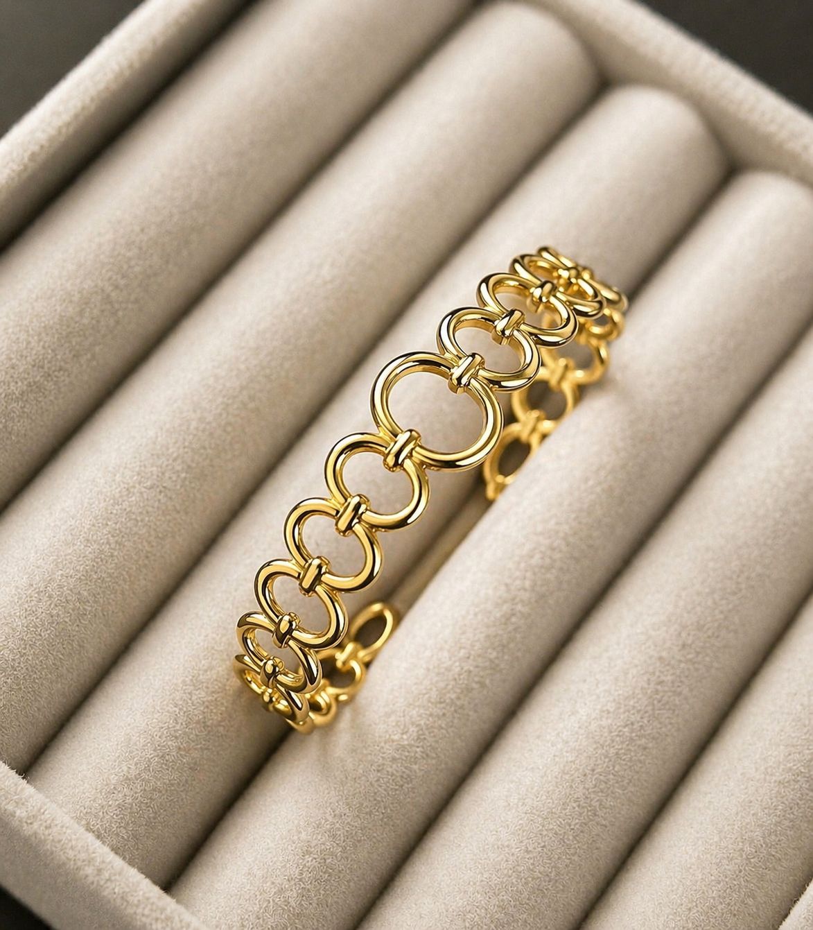 Aurelia Link Gold Cuff