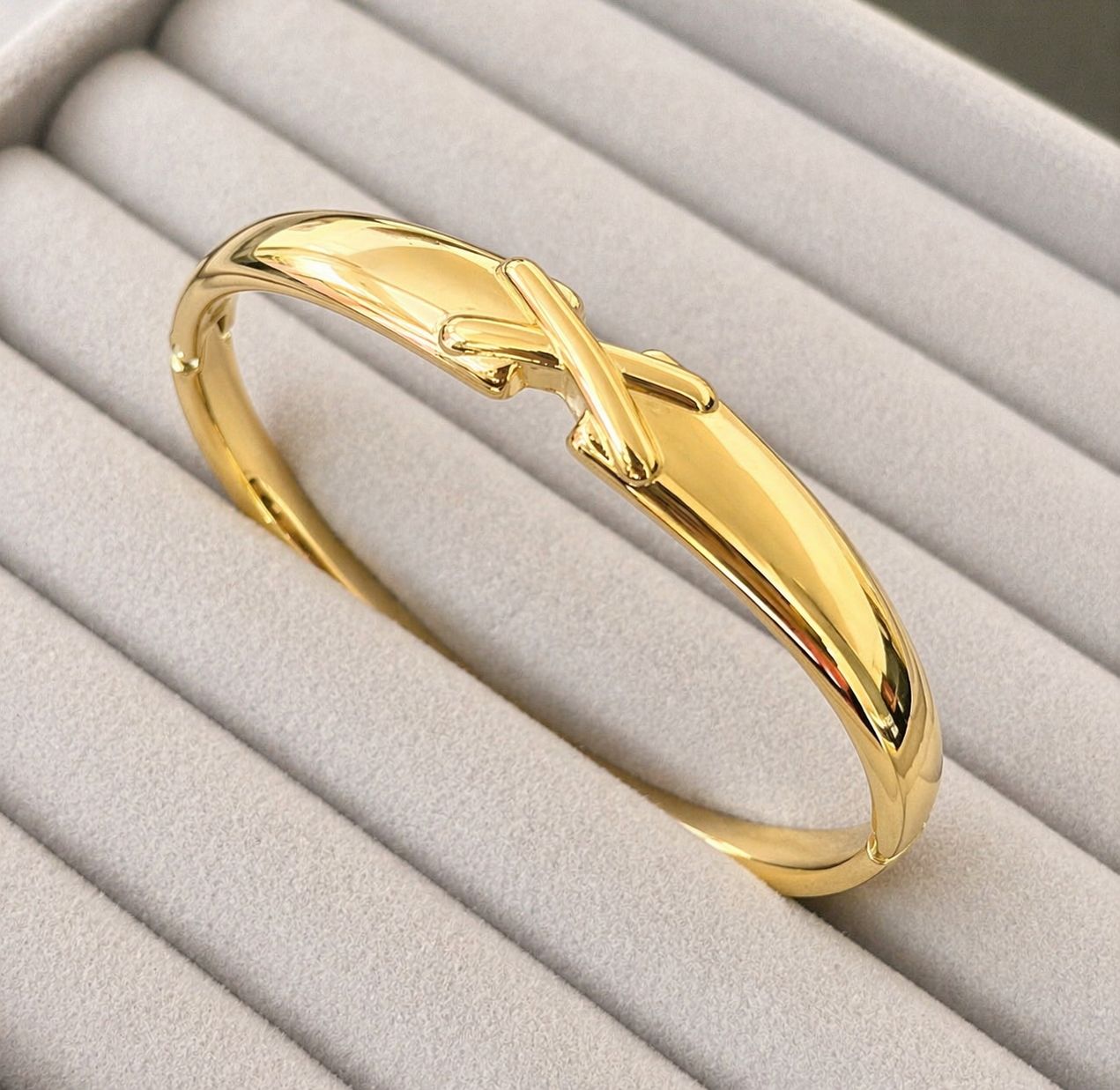 Velora Sculpted Gold Kada