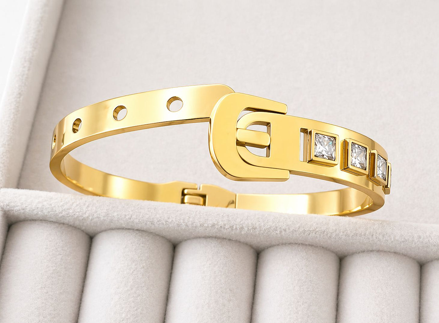 Luxe Buckle Crystal Kada