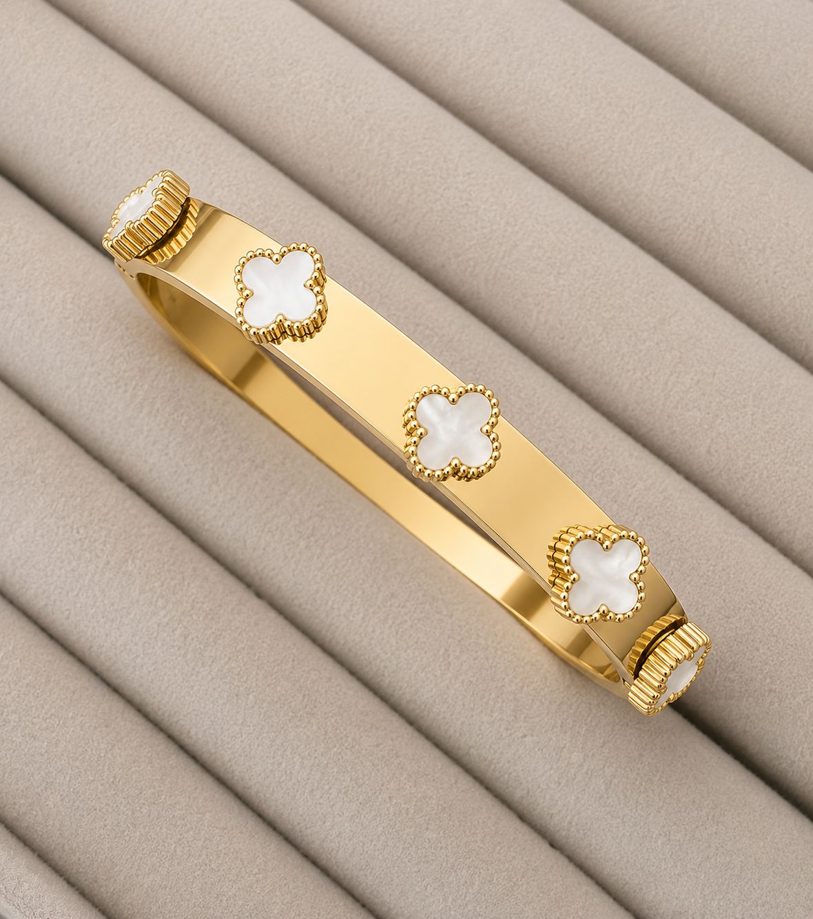 Luna Clover Gold Kada