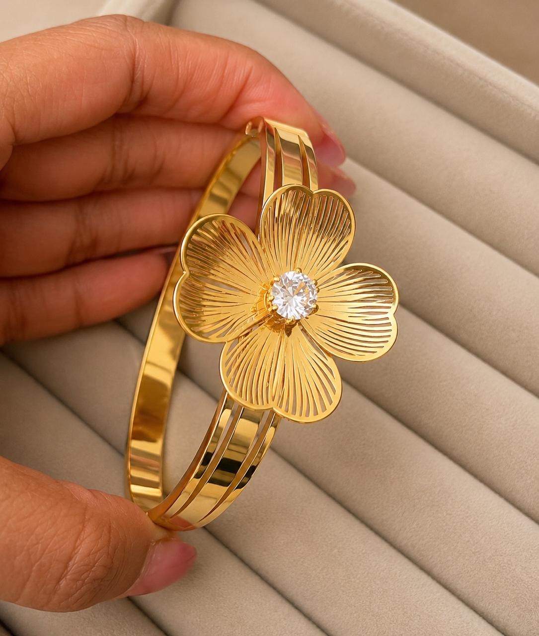 Aurora Bloom Gold Kada