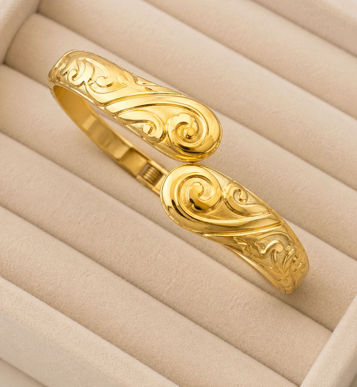 Regalia Scroll Gold Kada