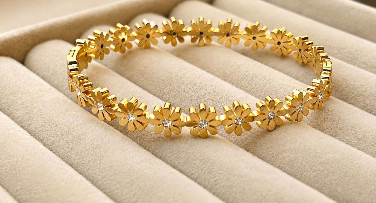 Daisy Bloom Gold Kada