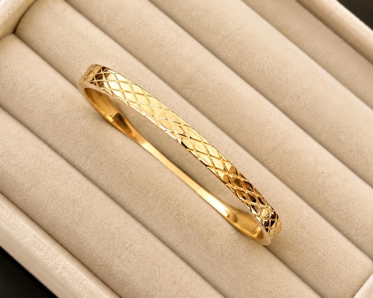 Luxe Grid Textured Gold Kada