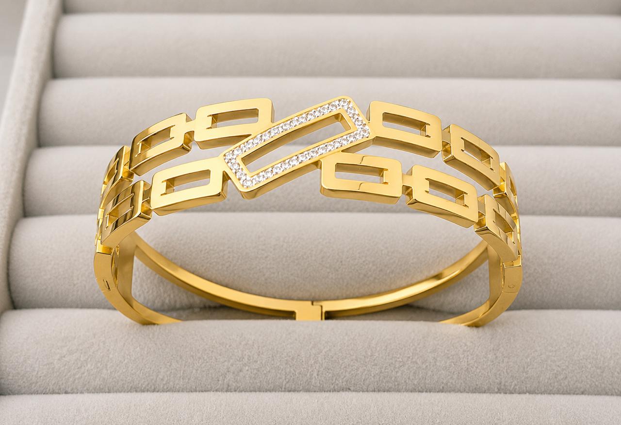 Luxe Crystal Link Gold Kada