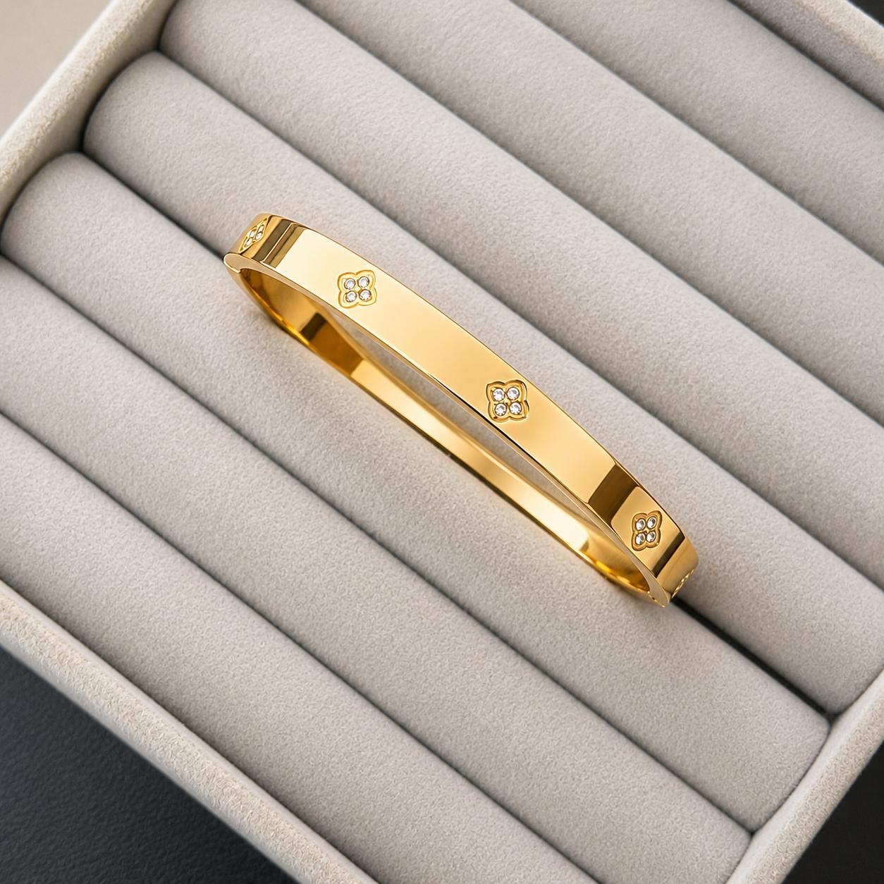 Petite Clover Gold Kada
