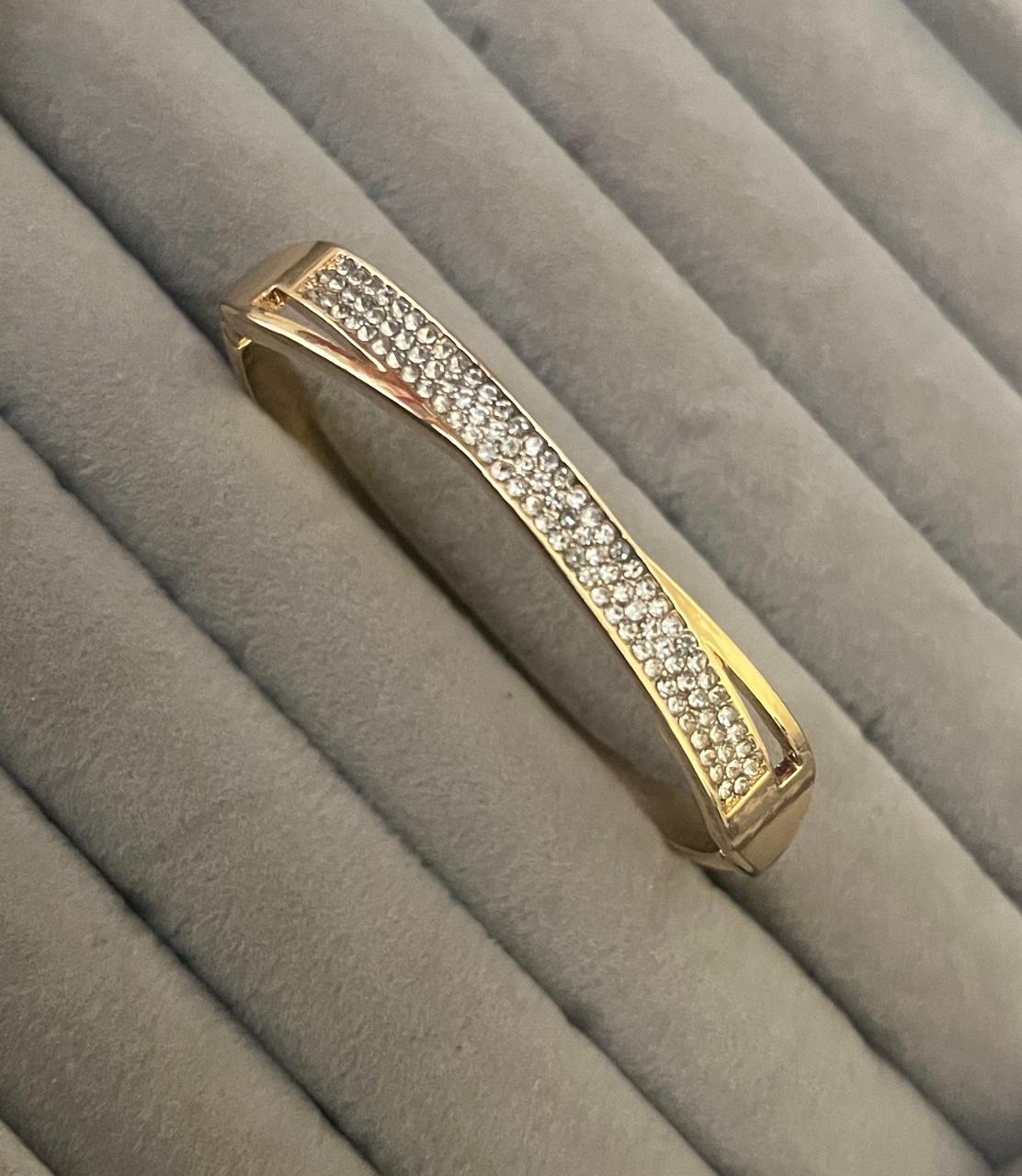 Radiant Curve Zircon Kada (SMALL SIZE)