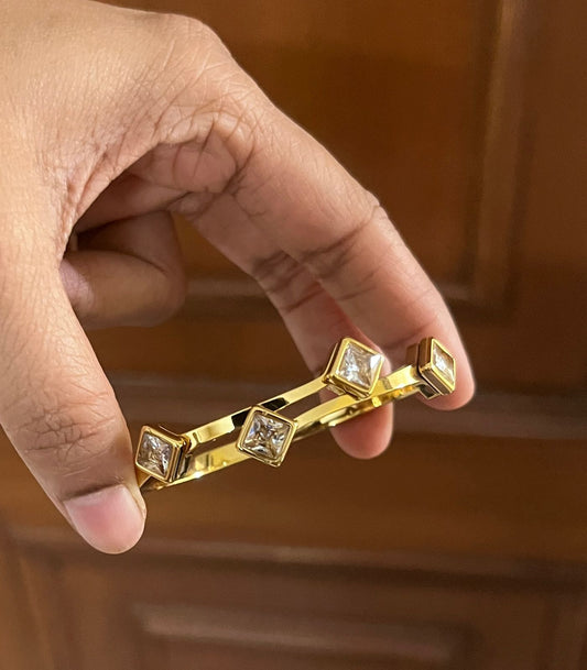 Regal Prism Kada (white) (SMALL SIZE)