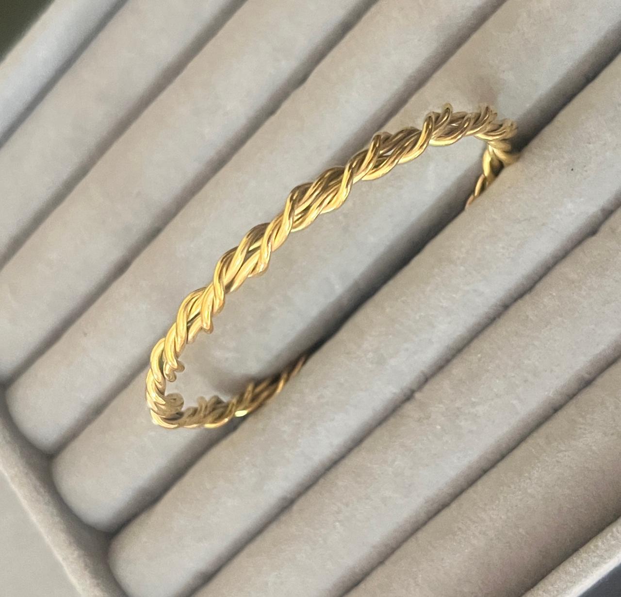 Aurelia Twist Gold Cuff