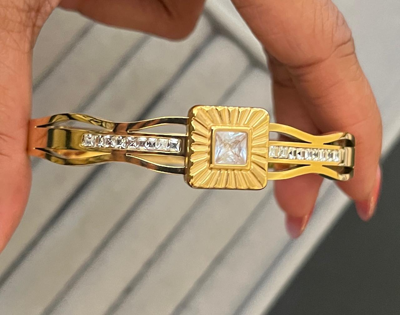 Regal Prism Statement Kada