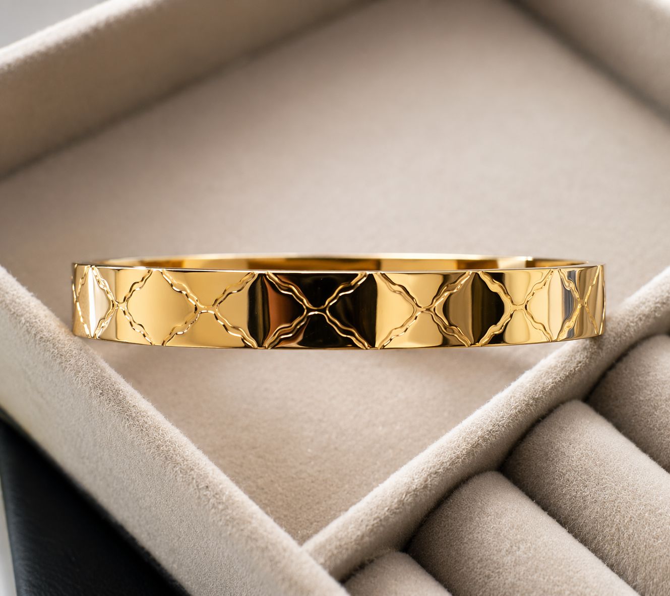 Luxe Lattice Gold Kada