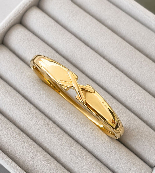 Velora Sculpted Gold Kada
