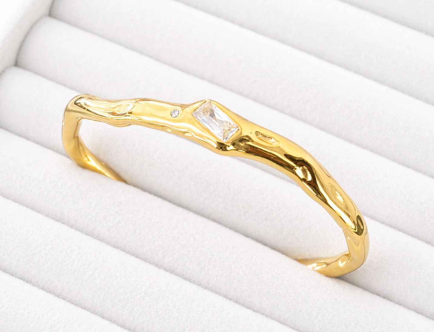 Elysian Wave Crystal Cuff (BIG SIZE)