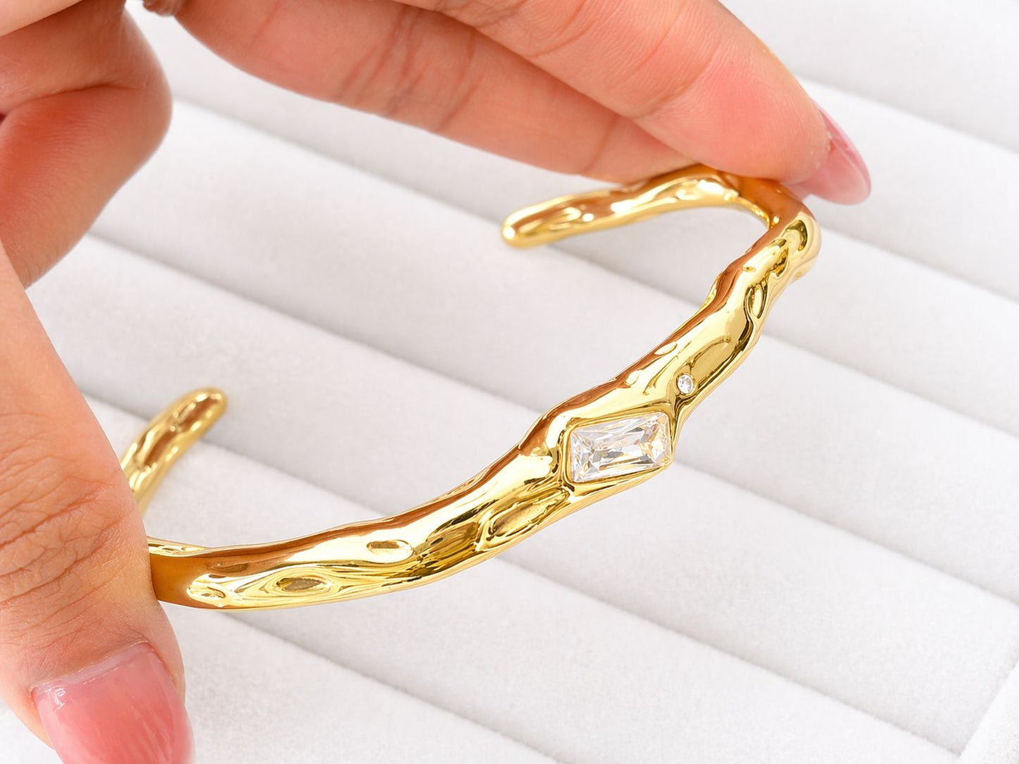 Elysian Wave Crystal Cuff (BIG SIZE)