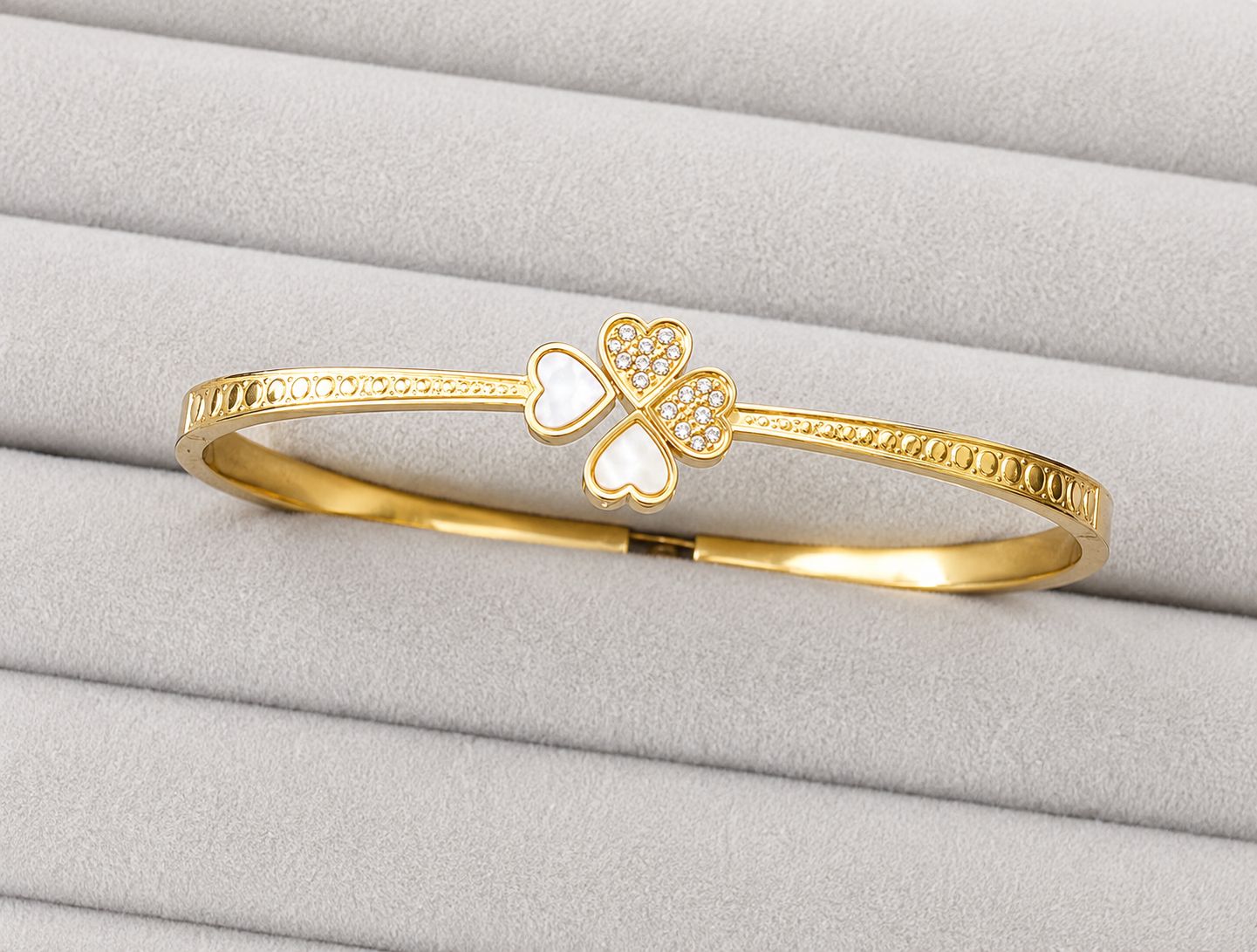 Lucky Heart Clover Gold Kada