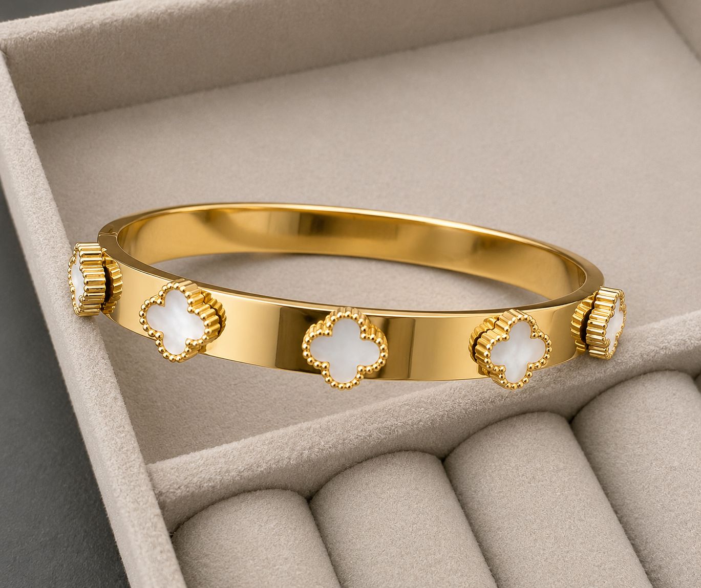 Luna Clover Gold Kada