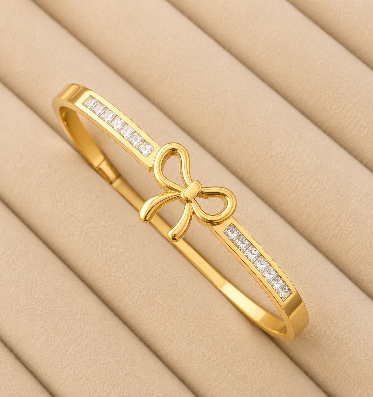 Luna Ribbon Crystal Gold Kada