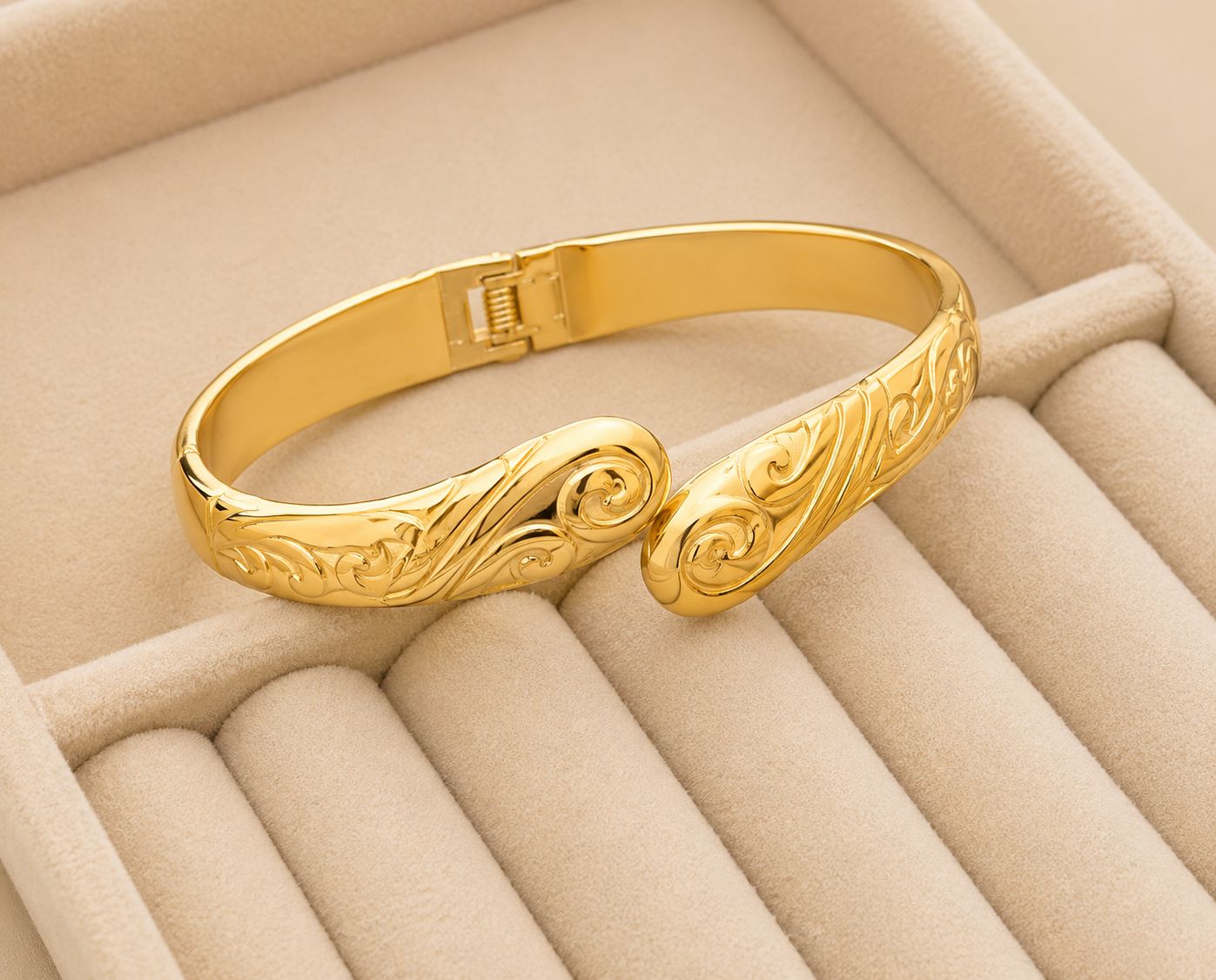 Regalia Scroll Gold Kada