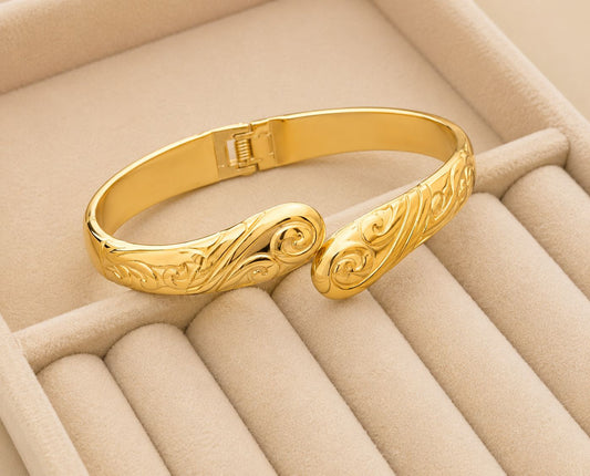 Regalia Scroll Gold Kada