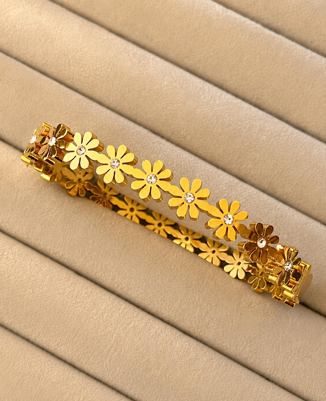 Daisy Bloom Gold Kada