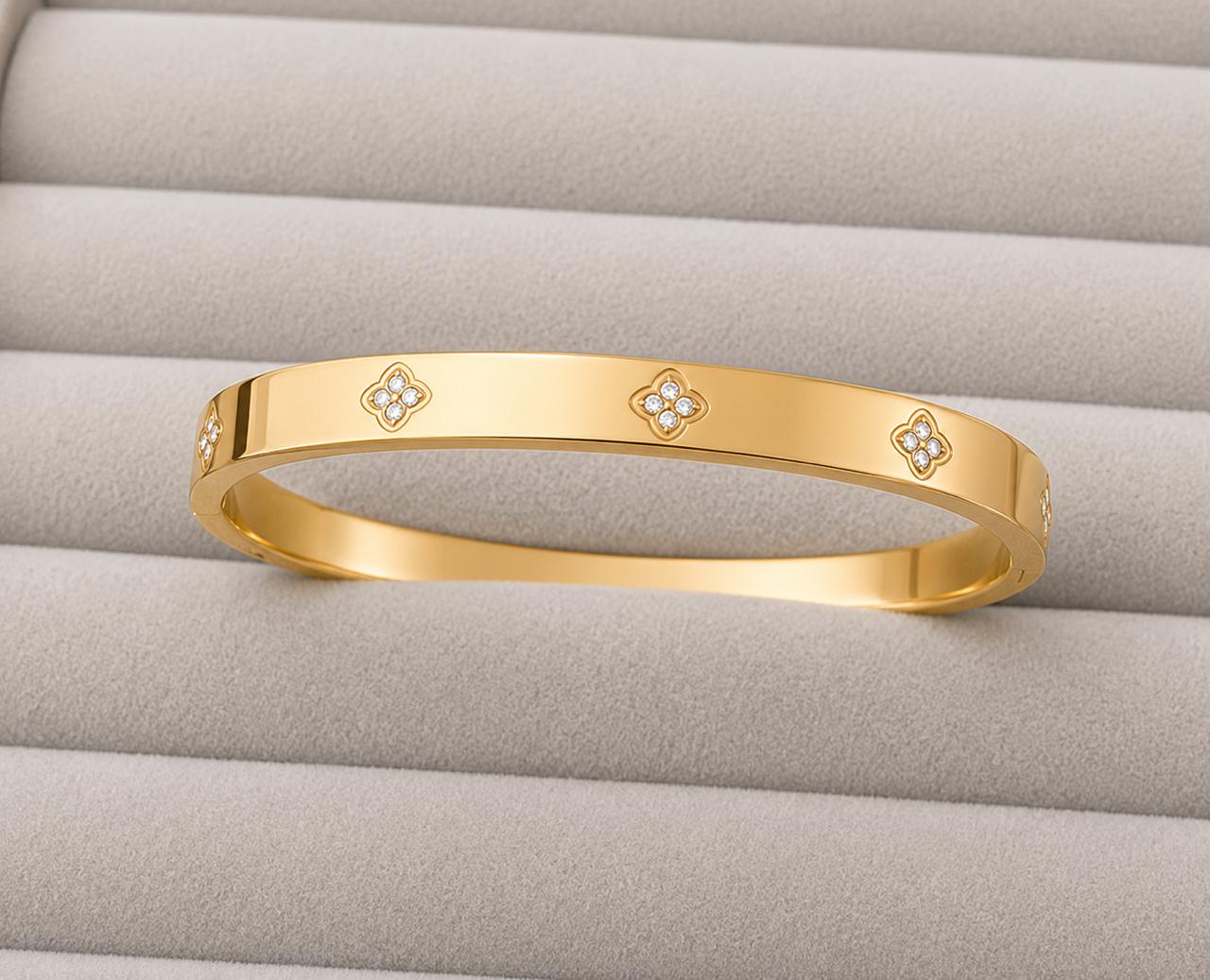 Petite Clover Gold Kada
