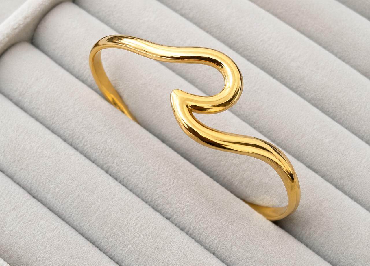 Aurelia Wave Gold Cuff