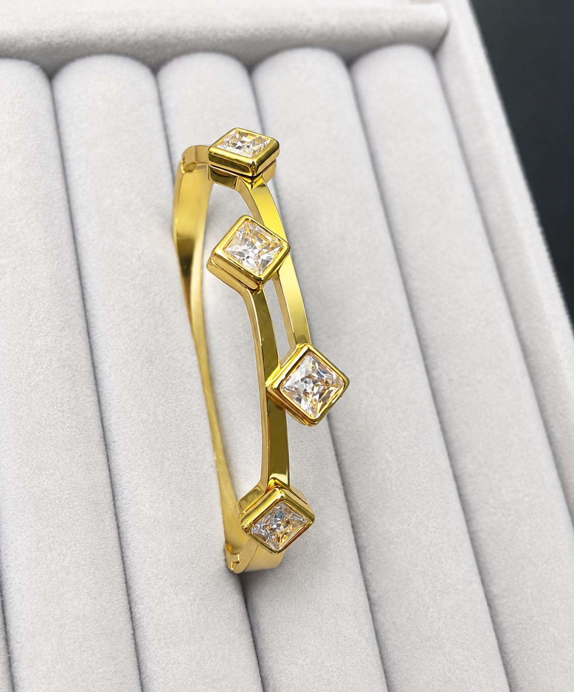 Regal Prism Kada (white) (SMALL SIZE)
